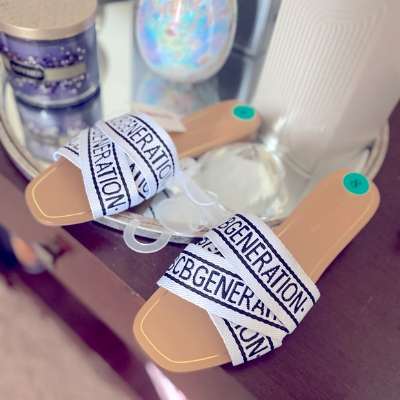 ‼️SOLD‼️ BCBGeneration Slippers - Picture 3 of 4